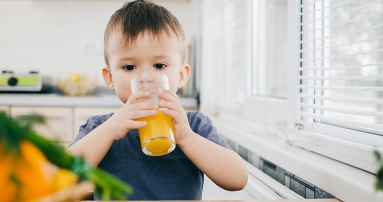 Mnoga djeca piju sokove koji sadrže arsen i olovo, tvrde stručnjaci